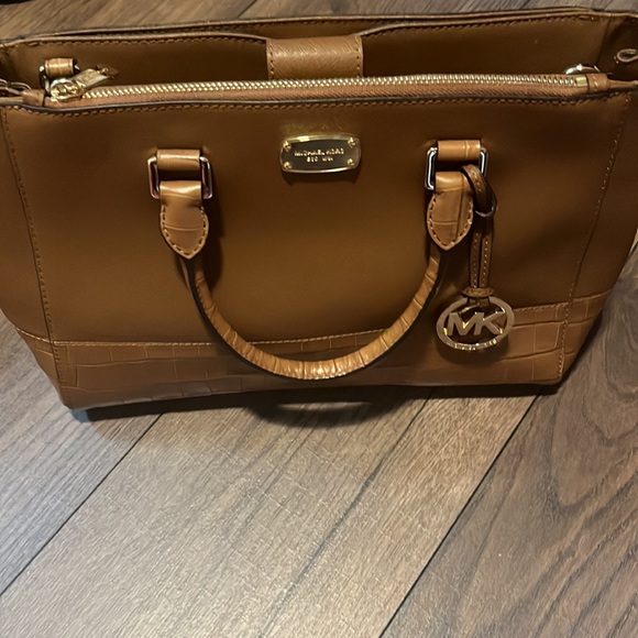 Michael Kors kellen satchel leather purse - Picture 2 of 11